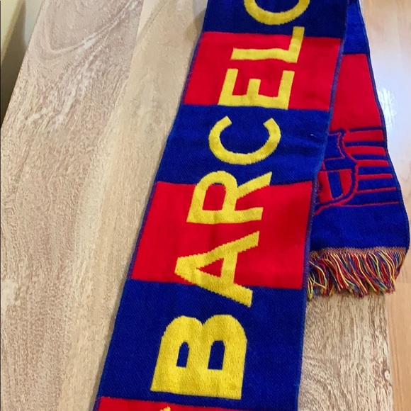 FC Barcelona Team Scarf - Picture 2 of 3